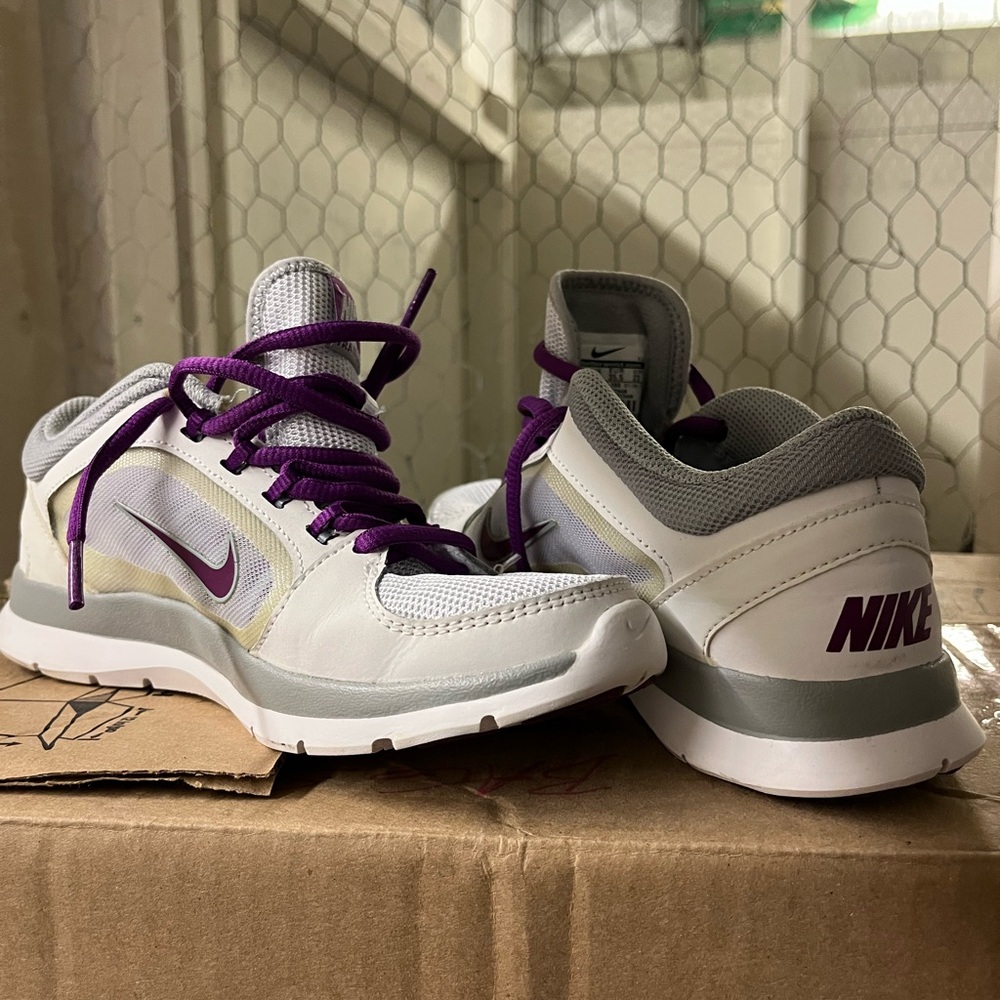 🎉 HOST PIC 🍸Nike White and Purple Sneakers